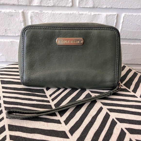 Cole Haan Handbags - Cole Haan Aveline zip wristlet phone case wallet